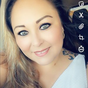 Meet your Posher, Amilia